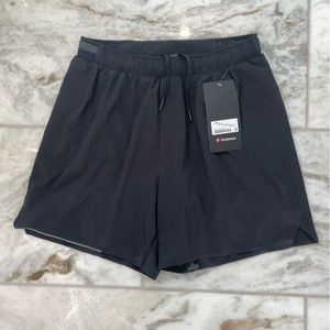NWT men’s Lululemon black surge short 6” lined medium